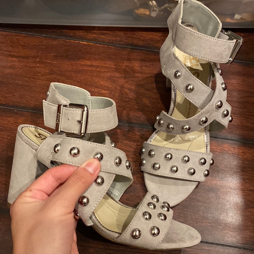 Gray heels with silver beeds